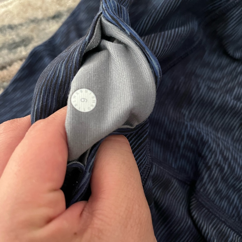 Lululemon - Picture 4 of 4